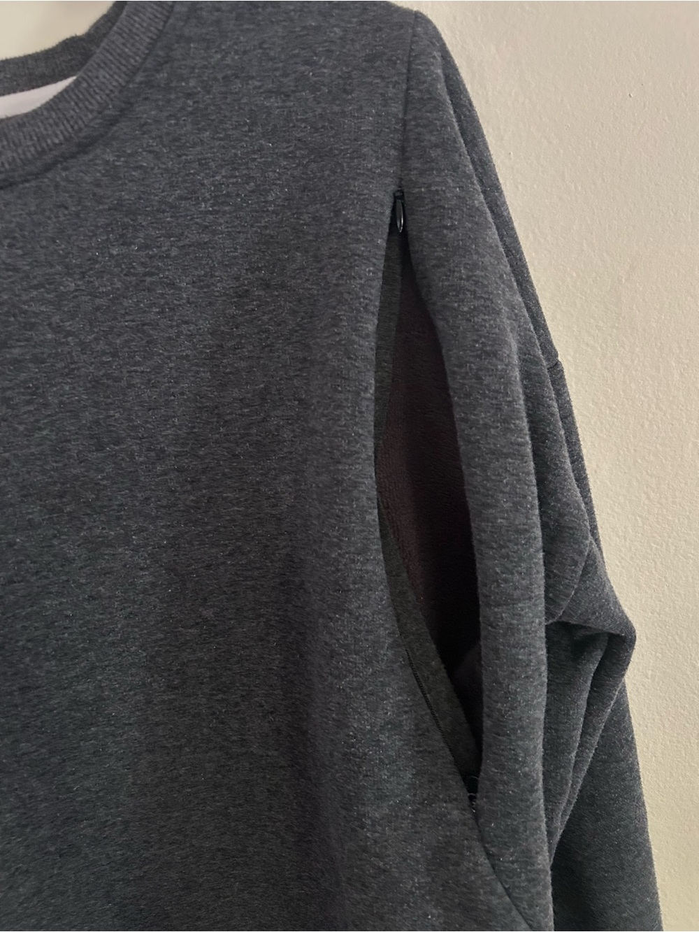 Lot of 2 Smallshow nursing/breastfeeding sweatshirts - Picture 6 of 10
